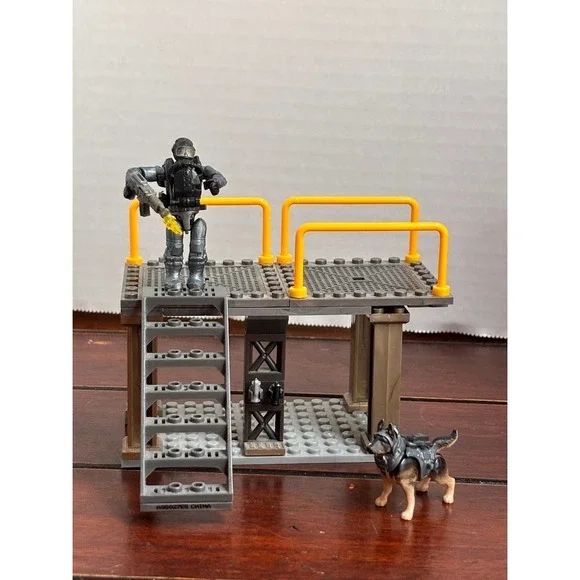 Mega Bloks Call of Duty Covert Ops Unit German Shepherd Figure Tactical Platform