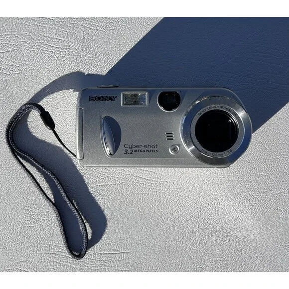 Sony Cyber-Shot 3.2 Mega Pixels DSC-P32 Camera