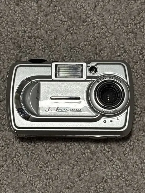 Unbranded Vintage silver 3.1-megapixel digital camera from early 2000s DOES Work