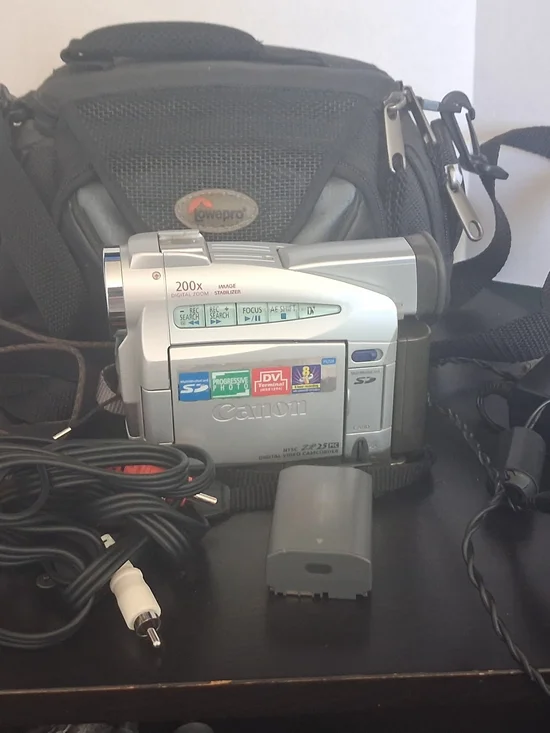 Canon ZR25MC Mini DV Camcorder w/ Bag, Batteries, and Cables TESTED