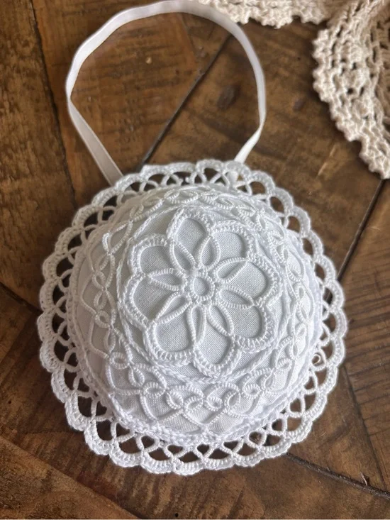 VINTAGE CROCHETED HANDMADE WEDDING RING PILLOW