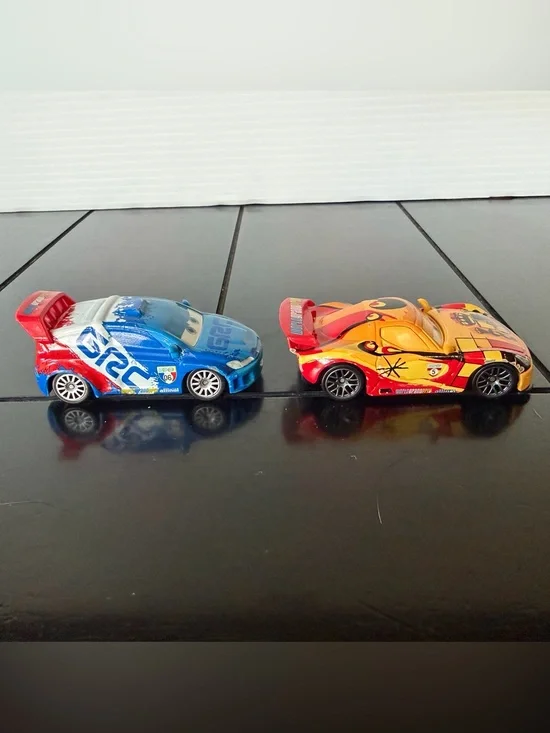 Disney Pixar Cars 2 Raoul CaRoule & Miguel Camino 1:55 diecast cars