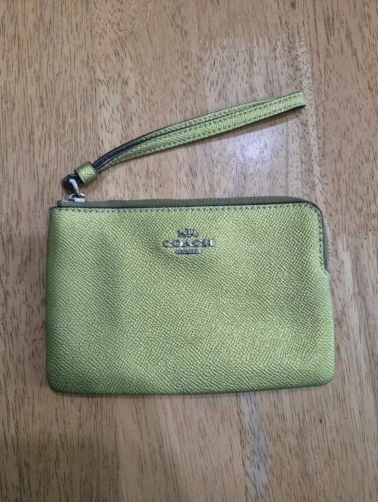 EUC Coach F58032 Green Chartreuse Corner Zip Wristlet Crossgrain Leather Wallet