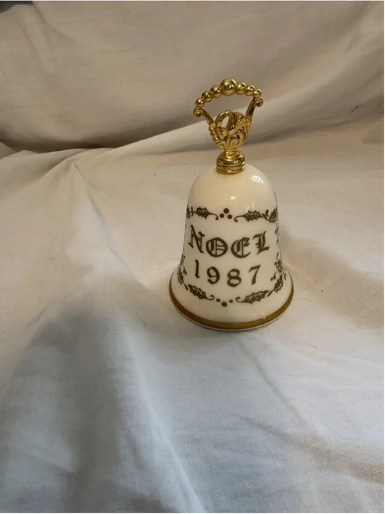 Gotham Noel Christmas Bell Fine China W/gold-tone Handle Vintage. 1051