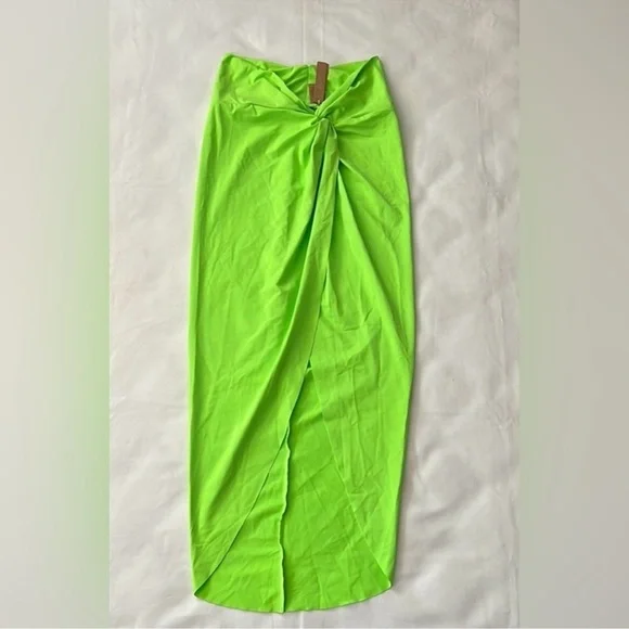 - SKIMS  (C4) SWIM SARONG SKIRT NEON GREEN NWT SIZE XXS