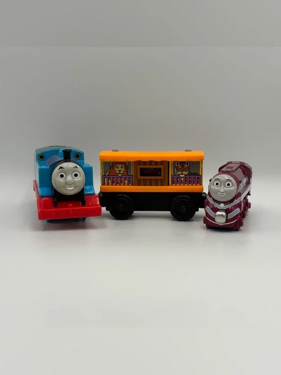 RARE Thomas the Engine & Friends Motorized Thomas Zoo Car Caitlin Train Toy Lot