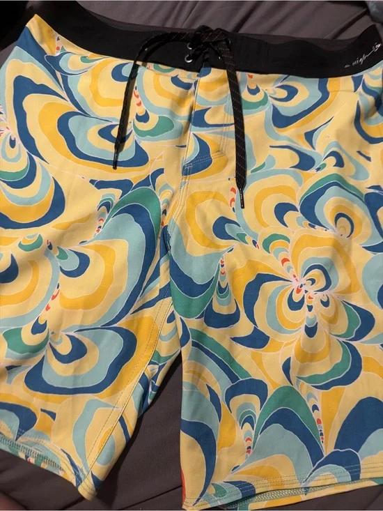 Quiksilver men’s 29 swim trunks Multi-Color Swirl Boardshorts