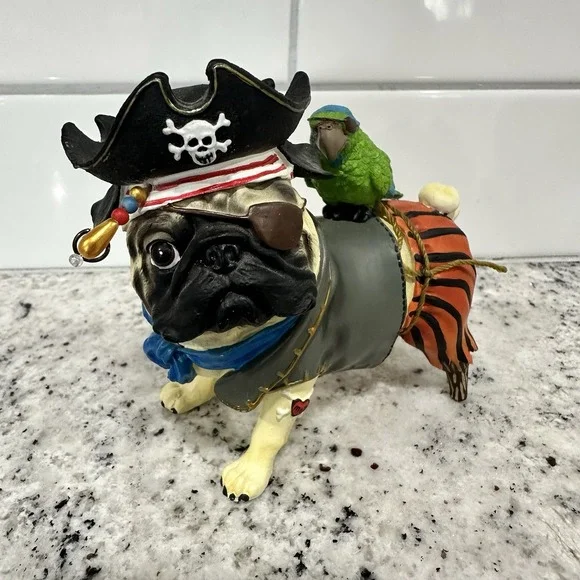 #16110 PUG-NACIOUS, PUGGY THE PIRATE PUG FIGURINE EUC‎