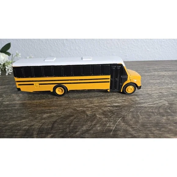 Thomas Built Buses Saf-T-Liner C2 School Bus Model Toy Yellow Black White