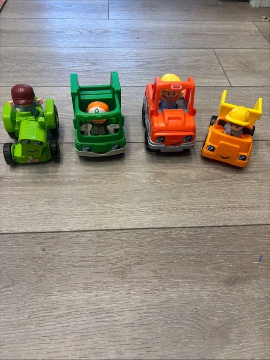 4 Fisher Price Little People vehicles and people