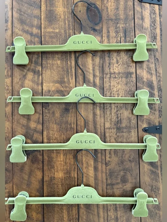 GUCCI Clip Hanger - Set of 4