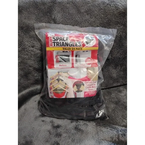 Ruby Space Triangles‎ Value 54 Pack