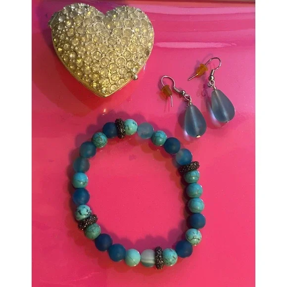Set Blue Turquoise Colored Stretch Bracelet + Earrings Beautiful Shades Of Blue