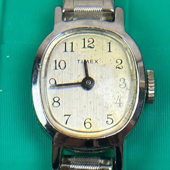 Vintage Timex Ladies Oval Watch Silver Tone Stainless Steel Mechanical Tested‎
