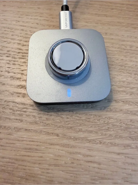 Oura Ring 4 Silver with Charging Dock