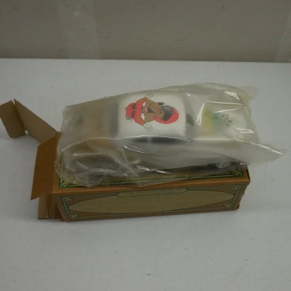Ertl 1950 Oldsmobile Rocket 88 Diecast Bank Jim Beam 2001 Convention Pace Car