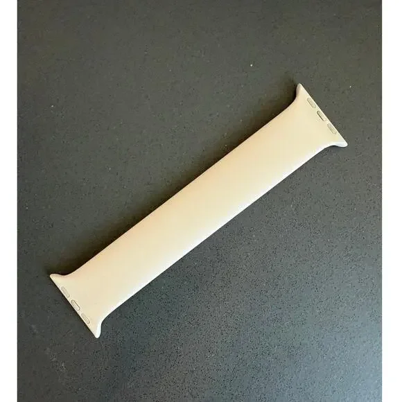Apple Watch Solo Loop Band 45mm Starlight Beige Size 4 Liquid Silicone