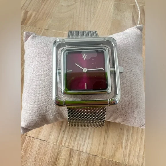 Vanna ladies Umbra ruby red silver tone stainless steel dress watch NEW BATTERY