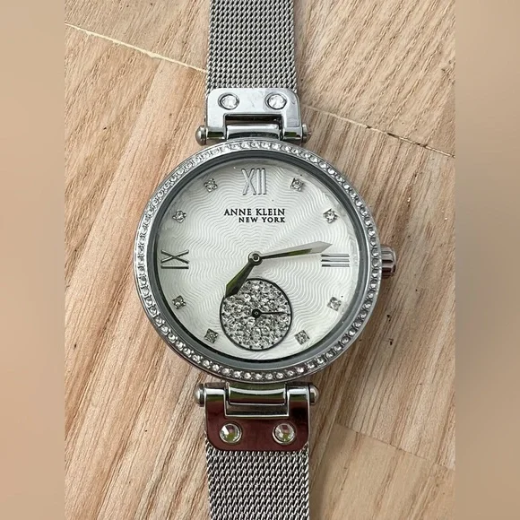 Anne klein New York ladies silver tone stainless steel Watch NEW BATTERY