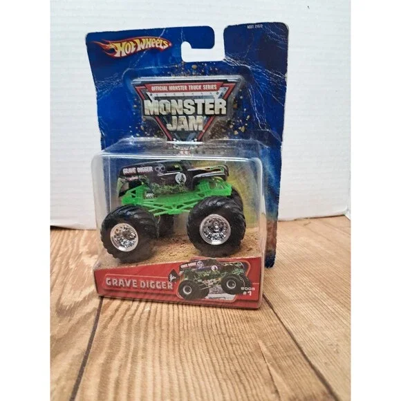 Hot Wheels Monster Jam Grave Digger 2005 #1 NIB, Bad Card.