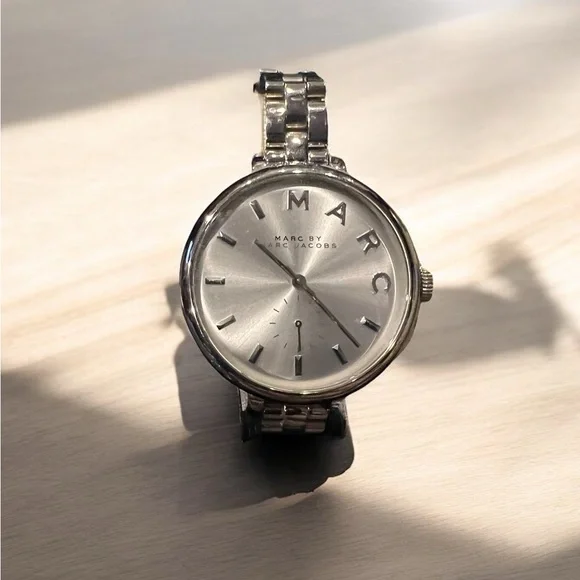Marc Jacobs Women's Silver Dial Stainless Steel Quartz Watch