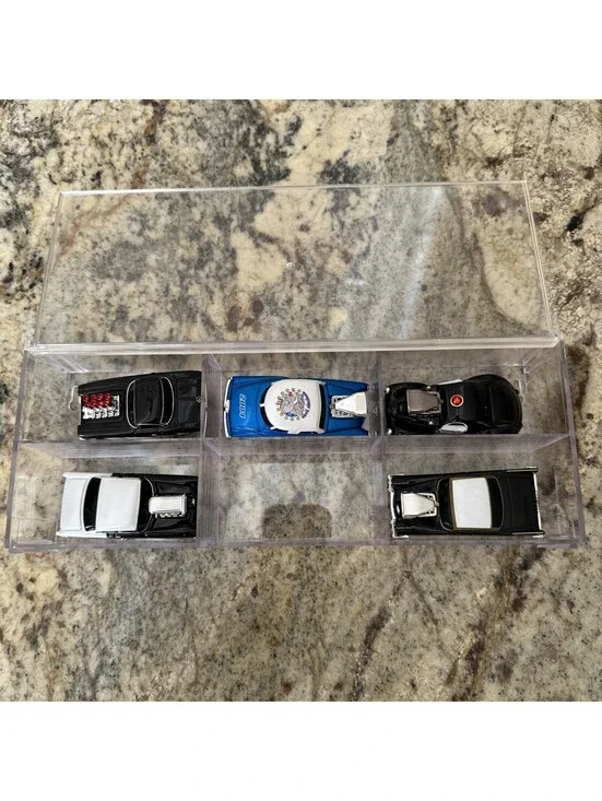 Lot Of 5x Muscle Machine 1:64 Scale Vehicles With Display Case FAST SHIPPING