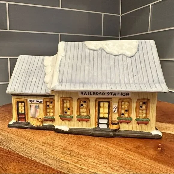 Vintage 1991 National Rennoc Americana Porcelain Holiday Railroad Station