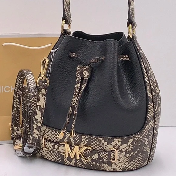 MICHAEL KORS  Reed Md Pebbled Leather Belted Bucket Messenger Satchel Crossbody