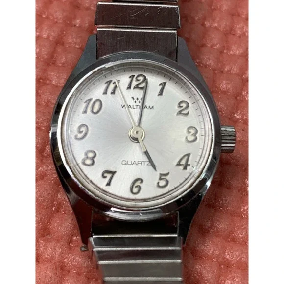 Waltham Classic Womens Watch XL693-203 Oval Silver Tone Hong Kong NEEDS BATTERY‎