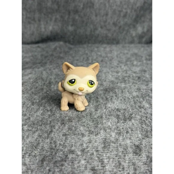 Hasbro Littlest Pet Shop Beige Husky Dog 358 Mini Figure 2006 Green Eyes LPS Toy