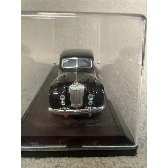 1:32 SCALE  METAL‎ 1936 CHRYSLER AIRFLOW SEDAN DIECAST MODEL SIGNATURE MODEL
