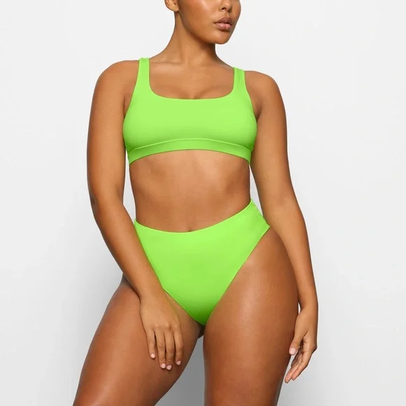💚SKIMS SIGNATURE SWIM TANK BIKINI TOP IN NEON GREEN XXS M
