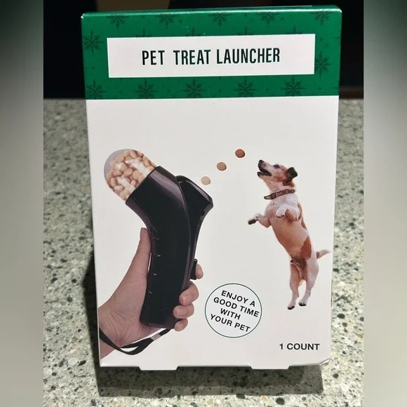 ☀️NWT-Pet Treat Launcher Toy/Fun Dog Training & reward Toy.
