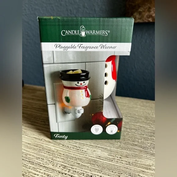 🆕 Snowman Fragrance Warmer - Festive White and Black