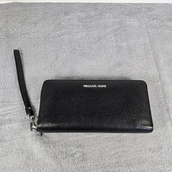 Michael Kors Jet Set Black Pebbled Leather Zip Continental Wristlet Wallet