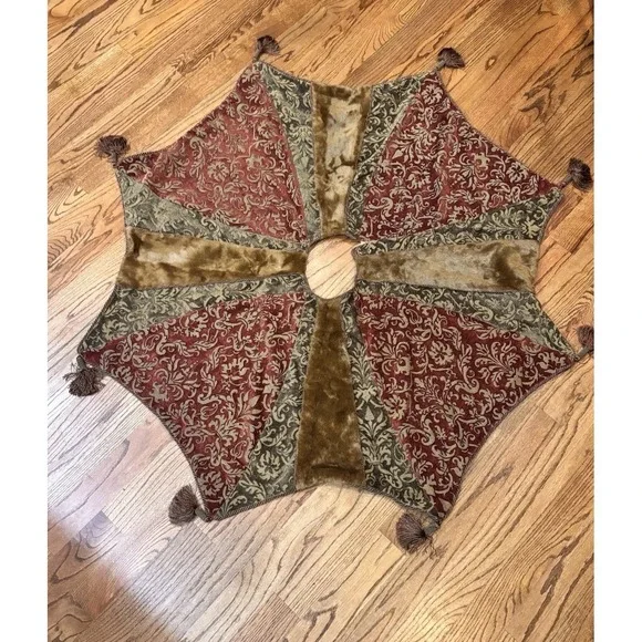 Villa Bacci Christmas Tree Skirt Red Gold Damask‎ Faux Fur Tassels Holiday Decor