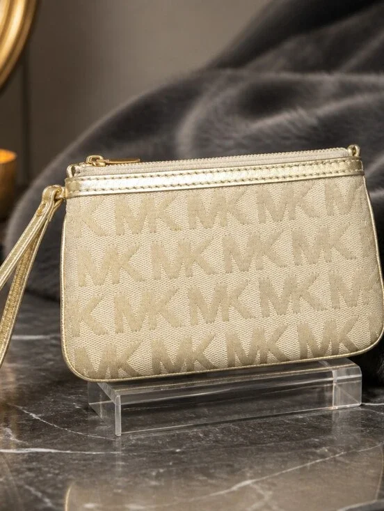 Michael Kors Wristlet Euc Bag