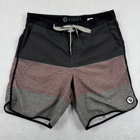 Vuori Men's Performance 4 Way Stretch‎ Board Shorts Size 30 Gray Red Stripe