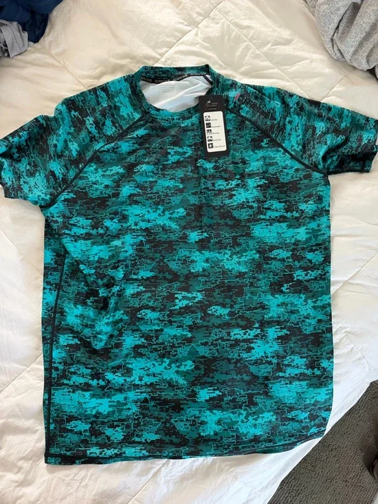 HUGE Sports Men Rash Guard