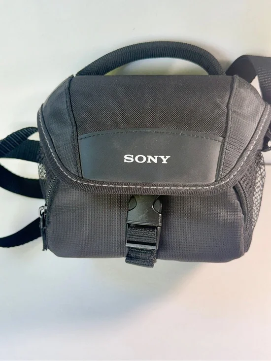 Sony LCSU11 Soft Compact Carrying Case for Cyber-Shot Cameras (Black), Excellent