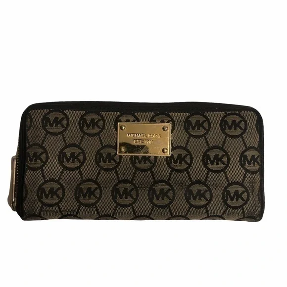 Michael kors signature zipper clutch wallet