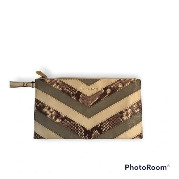 Michael kors white python embossed leather chevron large wristlet bag
