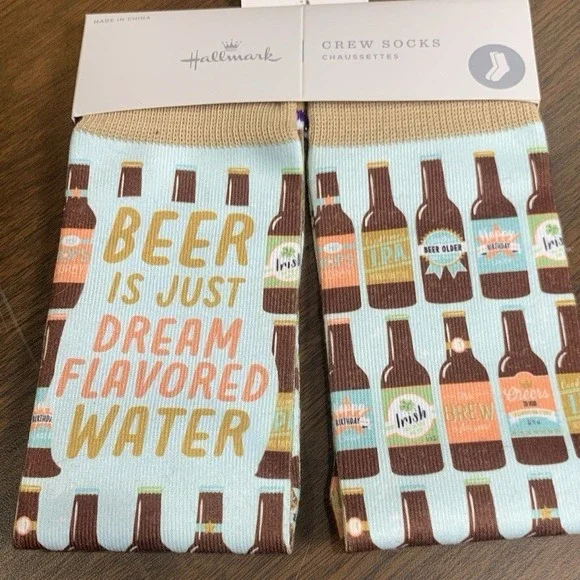 Hallmark Chaussettes Crew Socks Beer Socks  NWT A Pair (1)‎