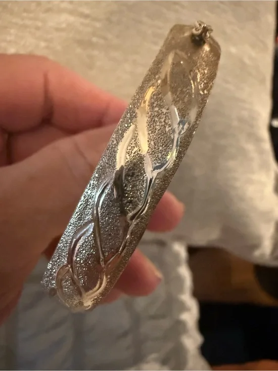 10 KT GOLD ETCHED BANGLE BRACELET