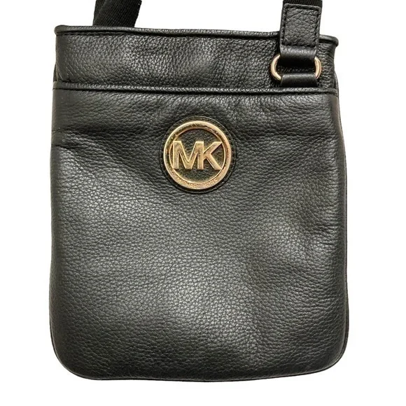 Michael kors black leather crossbody bag