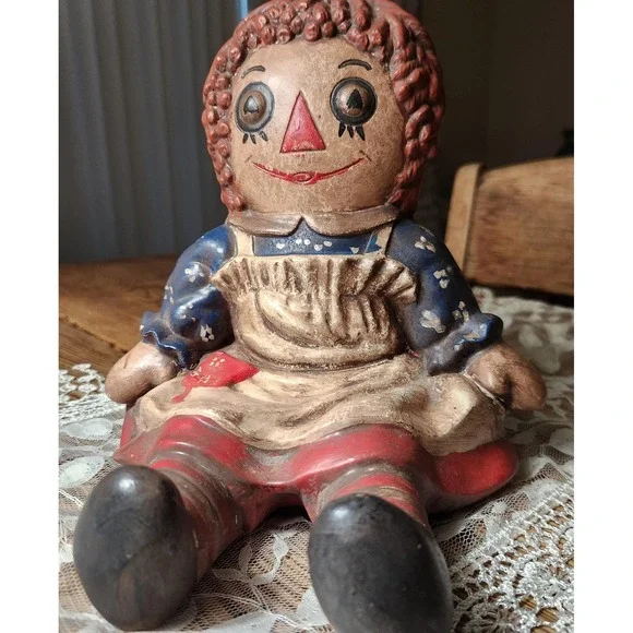 1974 Raggedy Ann figurine‎