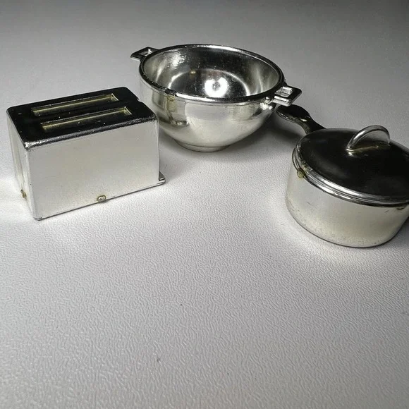 Vintage Barbie Dollhouse Kitchen Accessory Lot Miniature Toaster Pot Handle‎ Lid