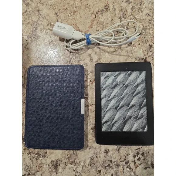 Amazon Kindle DP75SDI 3GB 7th Generation WiFi Bundle