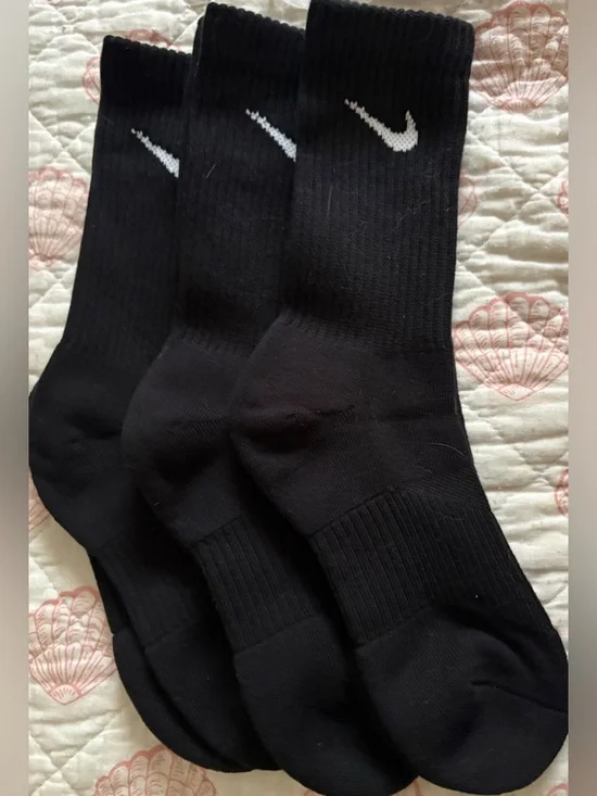 NWOT Men’s medium Nike Black Crew Athletic Socks with White Swoosh - 3 Pack
