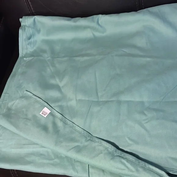 Green table cloth 90x91 New never used